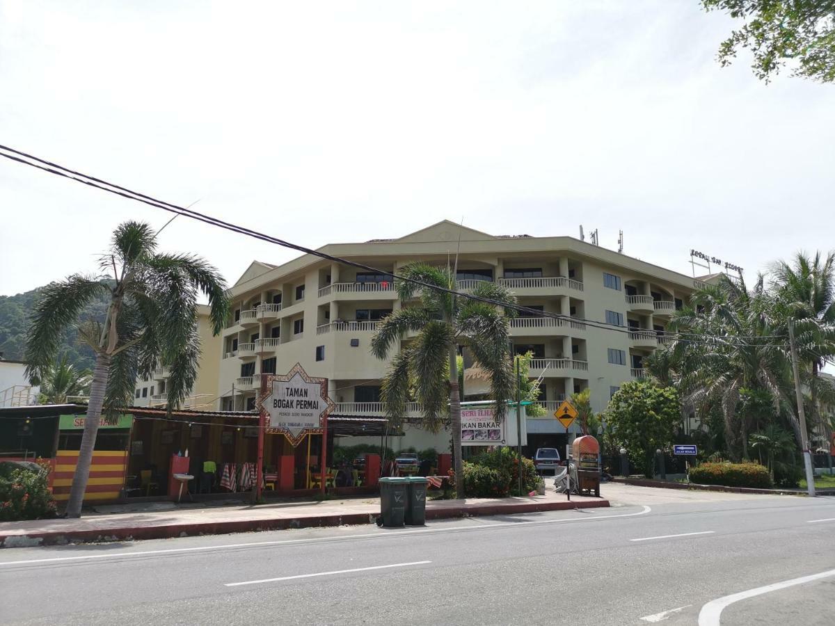 Sea & Wave #1 Coral Bay Apartment Pekan Pangkor Екстериор снимка